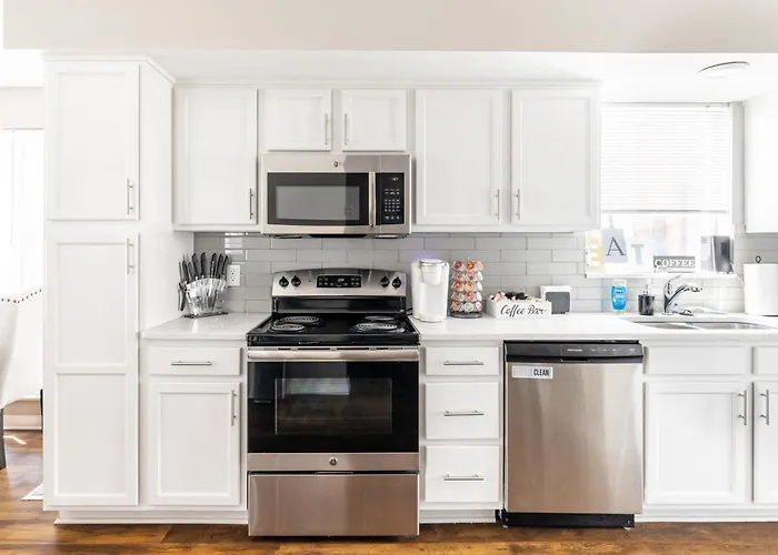 Luxury Downtown Townhome Private Garage Unit 16