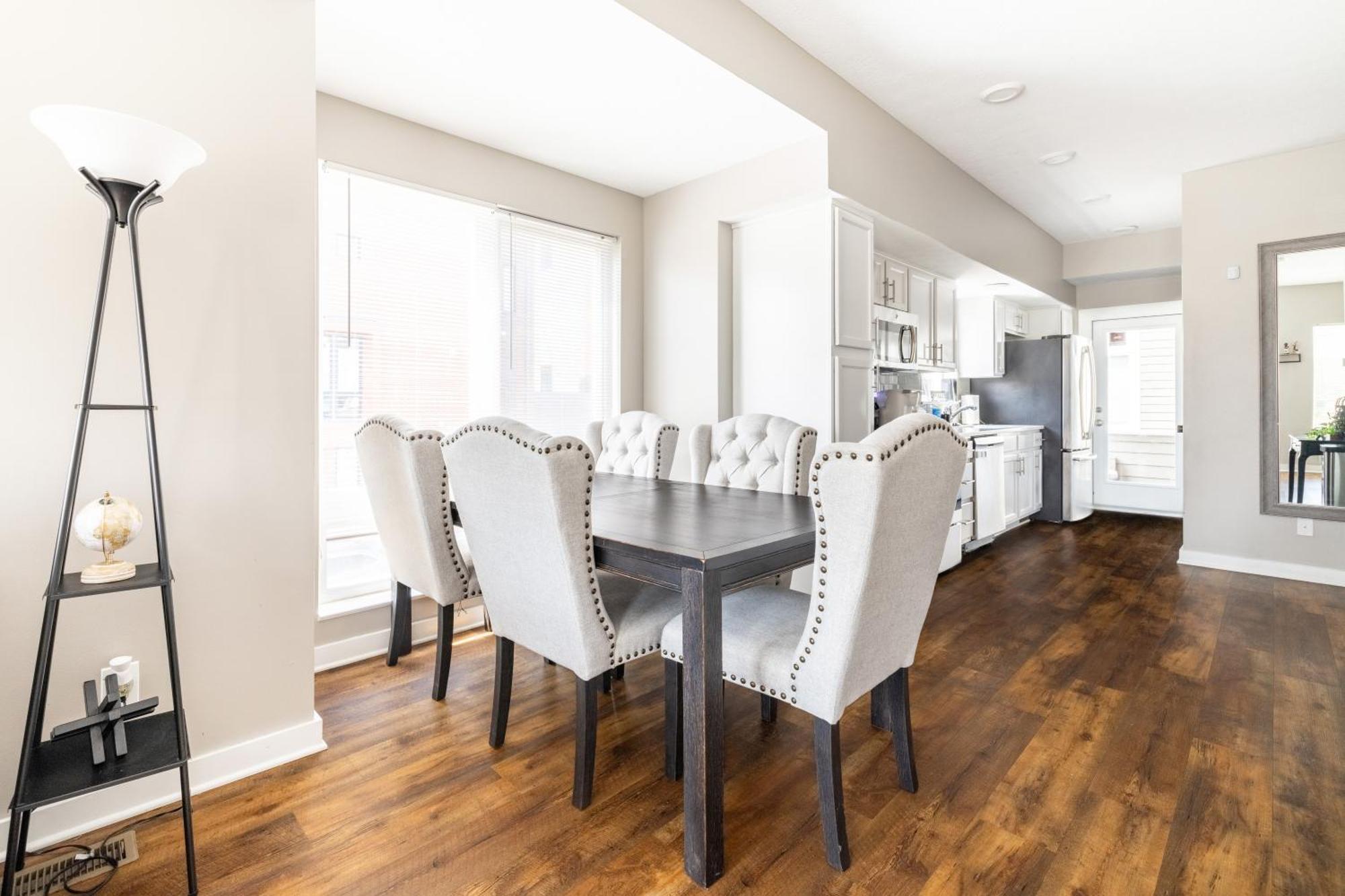 Luxury Downtown Townhome Private Garage Unit 16 * Cleveland