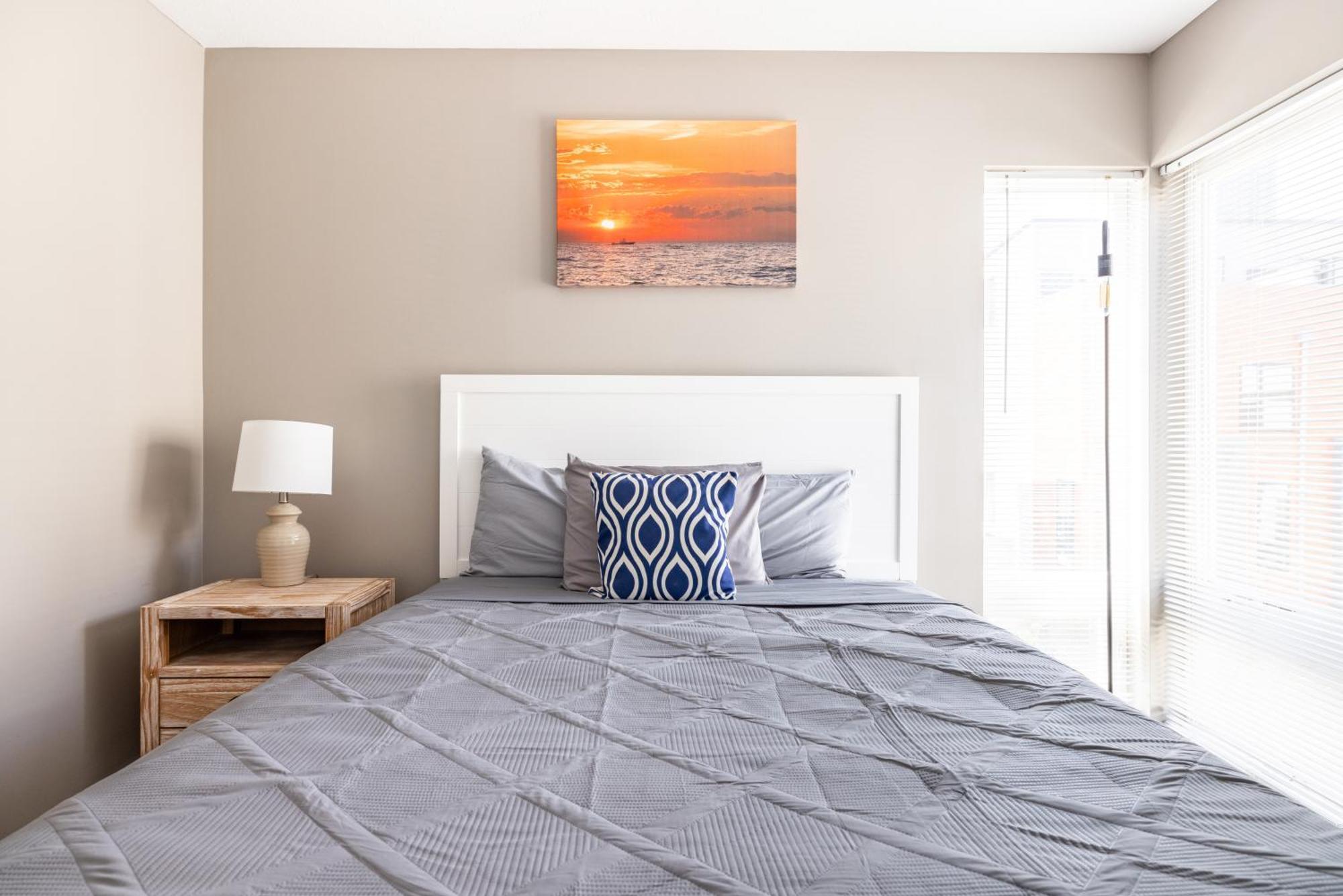 Luxury Downtown Townhome Private Garage Unit 16